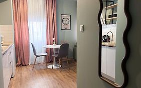 Raspberry Apartment With Balcony #Self Check-In